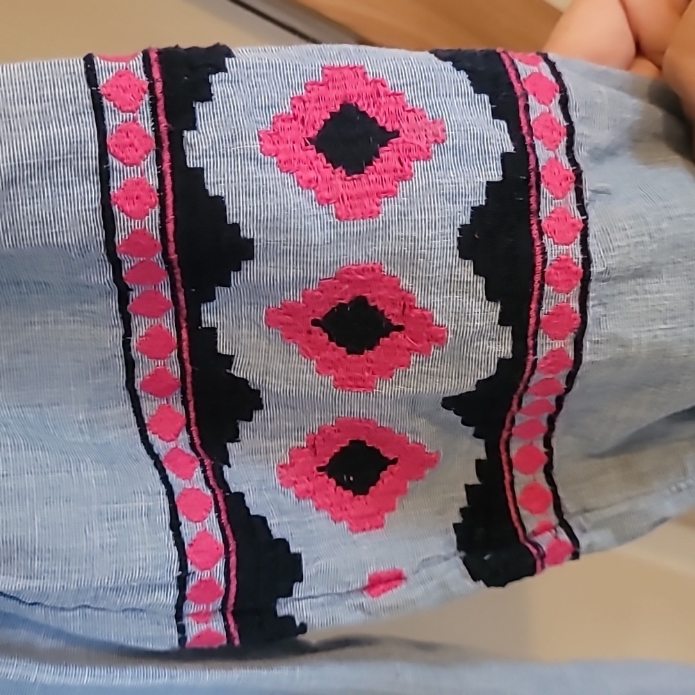 Crown & Ivy denim like shirt with beautiful designs. See further description - Picture 7 of 7